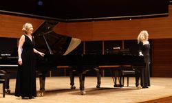 İki piyano, iki kültür: AASSM’de duygusal konser