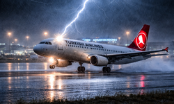 Şiddetli fırtına İzmir seferini vurdu: THY uçağına yıldırım çarptı