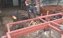 Isınmak için yaktığı ateşe tiner döken işçi yaralandı