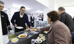 İzmir’de dayanışmayı büyüten adım: Kent Lokantası’ndan sıcak yemekler kapı kapı ulaşıyor