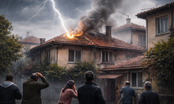 Manisa’da yıldırım paniği: Üç ev hasar gördü