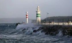 Fırtına trafiği durdurdu