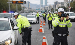 İzmir trafiğinde kural tanımayanlara ceza yağdı: Bir haftada 30 bin sürücüye işlem yapıldı