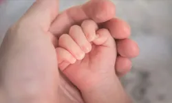 Doğum izni 24 haftaya çıkıyor mu? Düzenleme Meclis yolunda, Resmi Gazete detayı netleşti