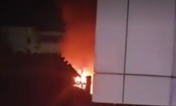 Alsancak'ta bir binanın çatısında yangın çıktı