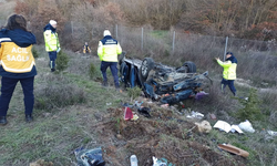 İzmir-İstanbul Otoyolu’nda can pazarı: Şarampole yuvarlanan otomobilde 1 kişi hayatını kaybetti