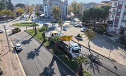 Asfalt düğmesine basıldı! İzmir’de yollar bir bir yenileniyor