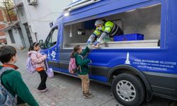 Minikler güne Büyükşehir’in menüsüyle başlıyor: İzmir’de sabahlar artık daha umutlu