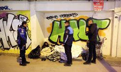 Soğuk havada dayanışma: İzmir’de sokakta kimse yalnız bırakılmıyor