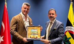 Yeşilay'dan Fenerbahçe Başkanı Sadettin Saran'a plaket