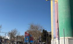 Alsancak'ta aydınlatmalar açık unutuldu