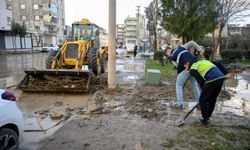 Bornova'da gökyüzü delindi: Sokaklar göle döndü