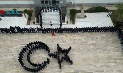 Aydın'da öğrenciler, bedenleriyle Türk bayrağı figürü oluşturdu