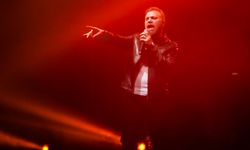 Ümit Sayın’dan duygulandıran gece: Yeni projesini açıkladı, dostlarını andı