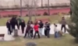 Küçücük çocuğu ağaca bağlayıp işkence ettiler