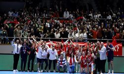İzmir’de voleybol gecesi: Aras Kargo’dan muhteşem dönüş