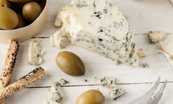 Sahurda peynir ve zeytin tüketenler dikkat: Susuzluk ve açlık hissini artıran kritik hata