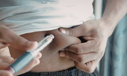 Dehşete düşüren olay! Vücuduna çamaşır suyu enjekte etti