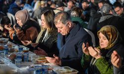 Başkan Tugay, arife gününde Urlalılarla oruç açtı