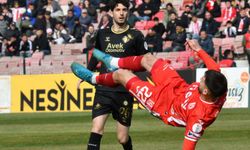 Siyah-beyazlı ekip düşme hattının kıyısında