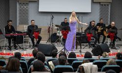 Bornova’da aşk şarkıları yankılandı