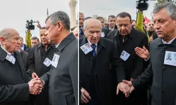 Özel ile Bahçeli arasındaki ilginç anlar kamerada