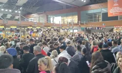 Sabiha Gökçen'de kaos! Yolcular mahsur kaldı