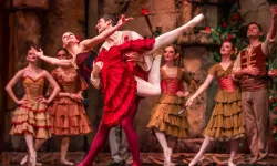 İzmir'de görkemli Don Kişot prömiyer gecesi