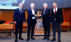 İYTE’ye sanayiyle kurduğu köprüye üç ödül