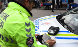 İzmir’de trafikte kavga pahalıya patladı: 2 sürücüye 390 bin TL ceza