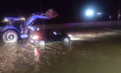 Sağanak vurdu, yol göle döndü: Ödemiş-İzmir hattında ulaşım aksadı