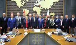 İzmirli 34 gazeteciye basın kartı