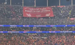 Liverpool taraftarından, Atatürk pankartı