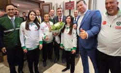 Özel sporculardan duygu yüklü armağan