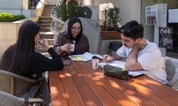 İzmir'de kütüphaneler gençlerin ikinci evi oldu