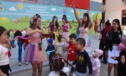 İzmir'de hasta çocuklar 23 Nisan coşkusunu yaşadı