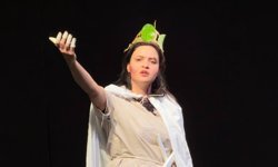 Üniversiteliler tiyatroda buluştu