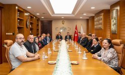 İzmir Adliyesi'nde anlamlı buluşma: Şehit yakınları ağırlandı