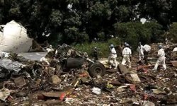 Yolcu uçağı düştü: 14 ölü