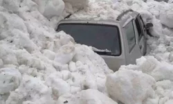 Çığ altında kalmaktan son anda kurtuldular