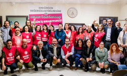 İzmir'de Eğitim-Sen çalışanları iş bıraktı