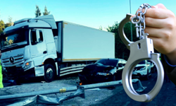 İzmir'de 3 kişinin yaşamını yitirdiği kazada tırı işleten lojistik firmanın yetkilisi gözaltına alındı