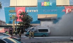 Konak'ta minibüs alev alev yandı!