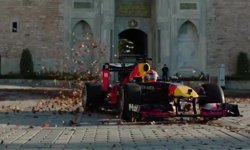 F1 Motoru Boğaz’da Yankılandı: İstanbul’da Tarihi Sürüş!