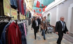 Başkan Mutlu’dan Kemeraltı turu: Ruhsat indirimi esnafa nefes aldırdı