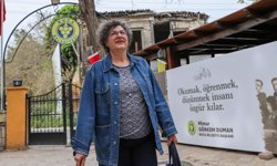 İspanyol kadın Cumhuriyet Kütüphanesi’nin hayranı oldu