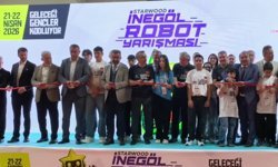Bursa'da Genç Mucitlerin Robot Yarışı Nefesleri Kesti