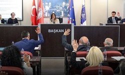 Karşıyaka CHP grubunda komisyon krizi: 8 istifa