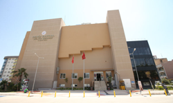 Karşıyaka'daki o kültür merkezi Bakırçay Üniversitesi'ne verildi