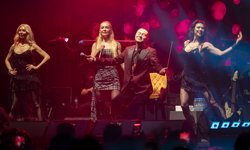 Serdar Ortaç hayranlarıyla İzmir’de buluştu